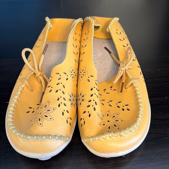 Yellow Leather shoes - Picture 1 of 5